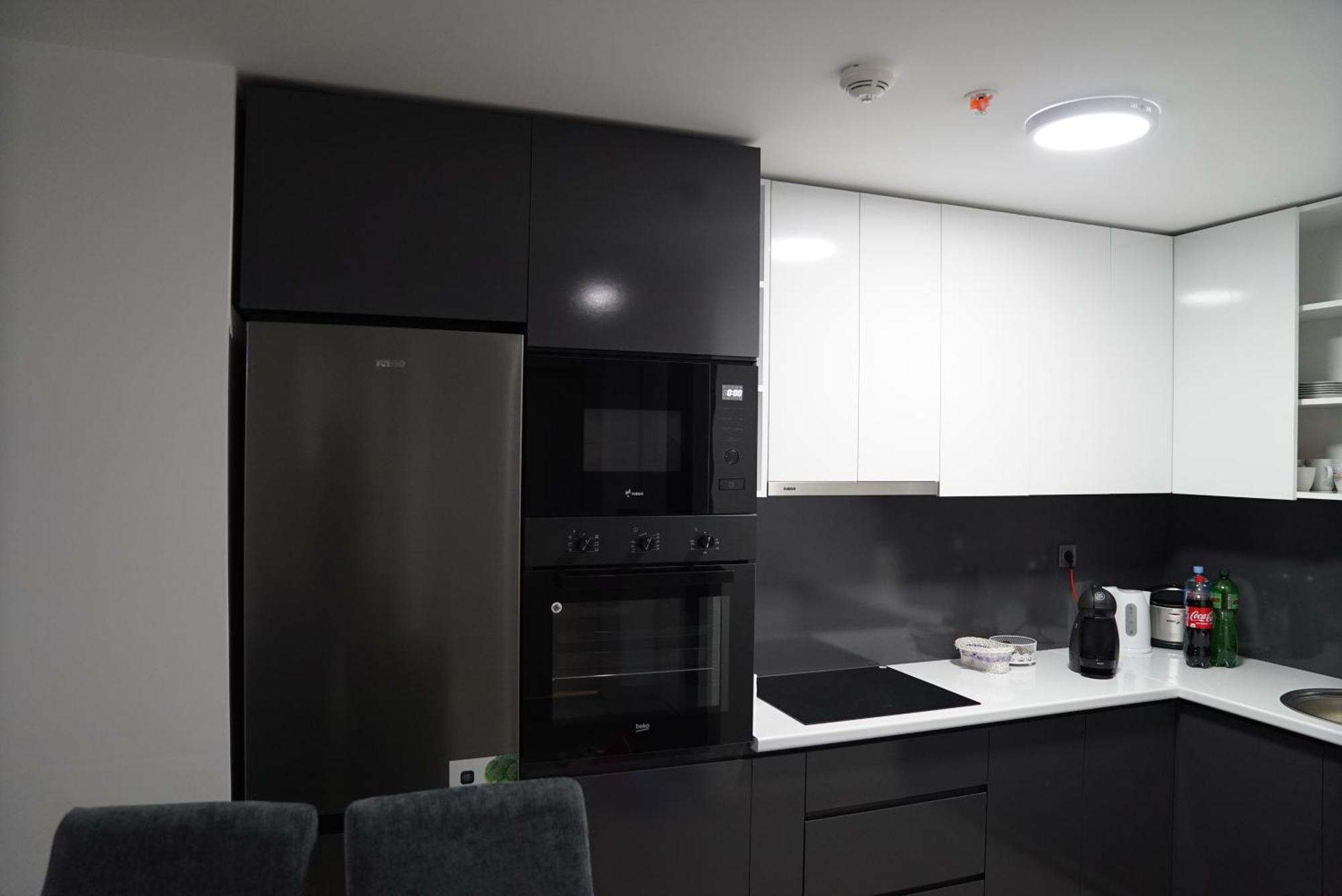 Skopje Sky City: High-Rise Apartments with Pool & Spa Access Exterior photo