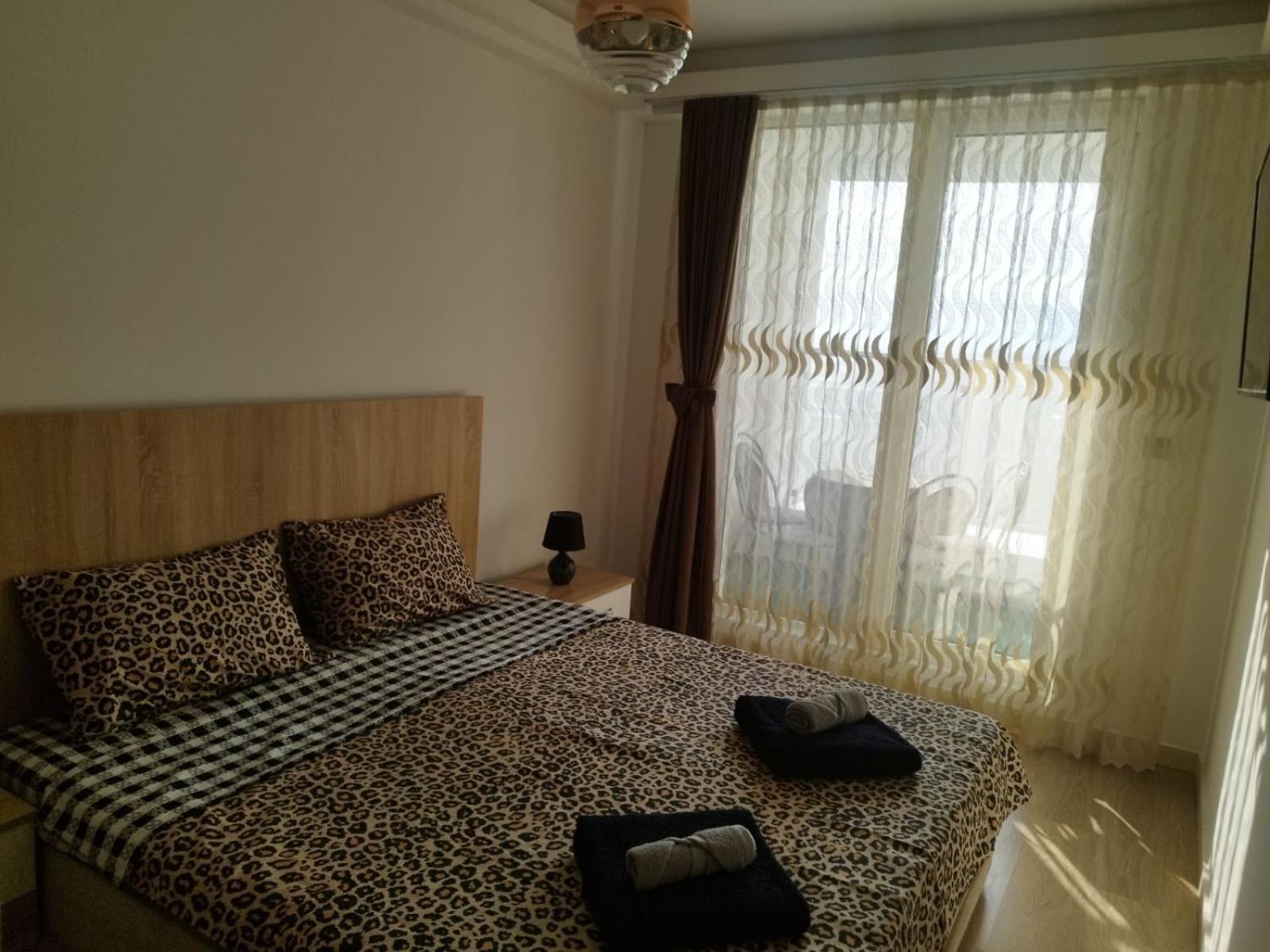 Skopje Sky City: High-Rise Apartments with Pool & Spa Access Exterior photo